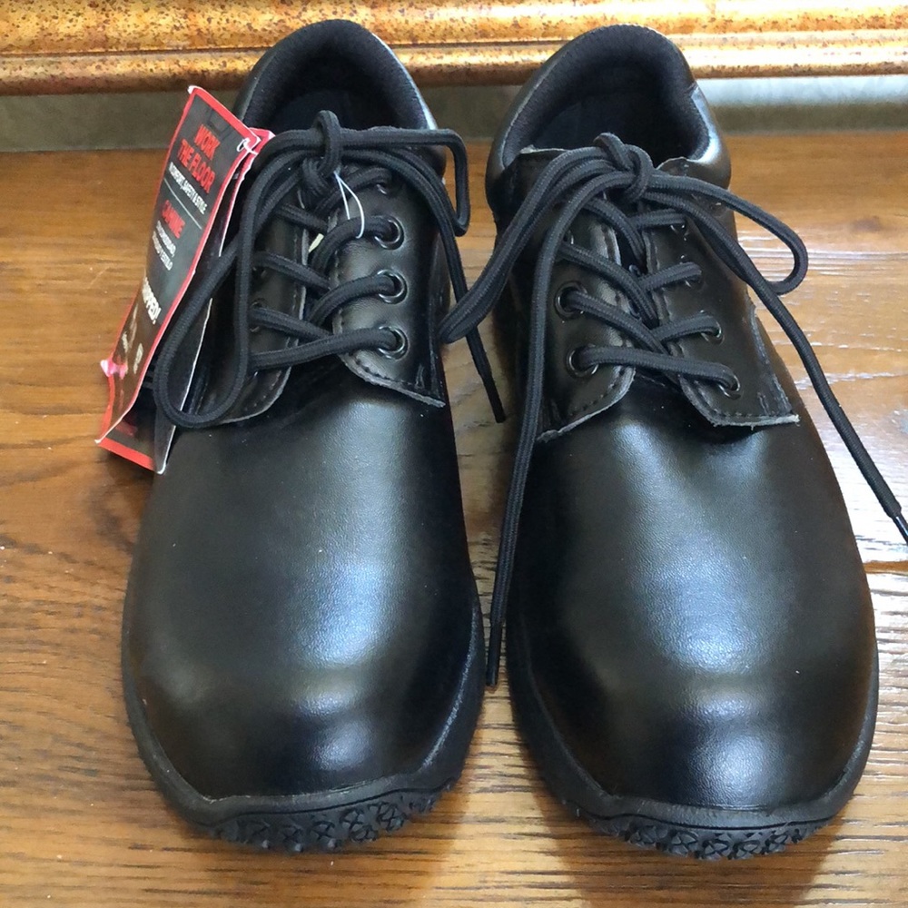 New Men’s SLIP GRIPS slip resistant protective toe Oxford. Size 5M. Black.